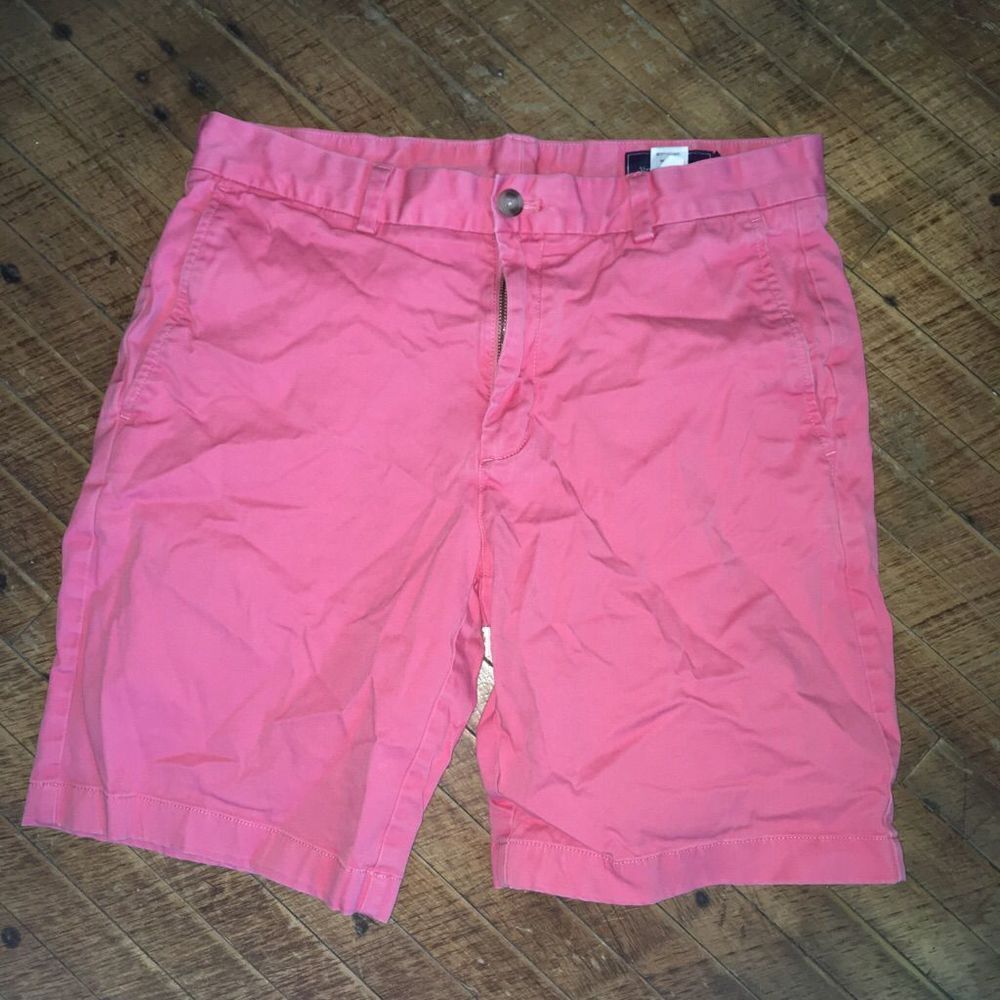 Vineyard Vines pink flat front size 32 chino shorts